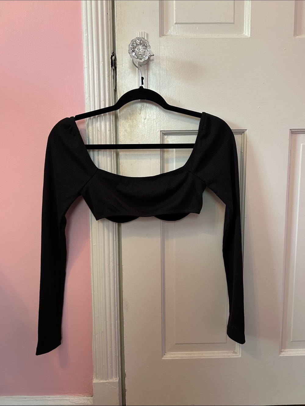 Princess Polly Black Long-Sleeve Scallop Crop Top - Picture 2 of 2